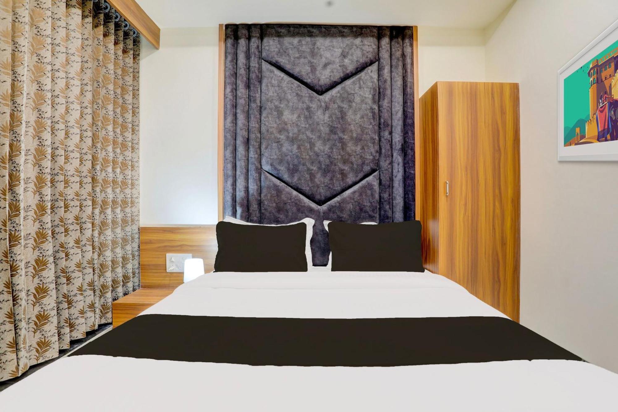 אחמדאבאד Hotel O Sun Light מראה חיצוני תמונה