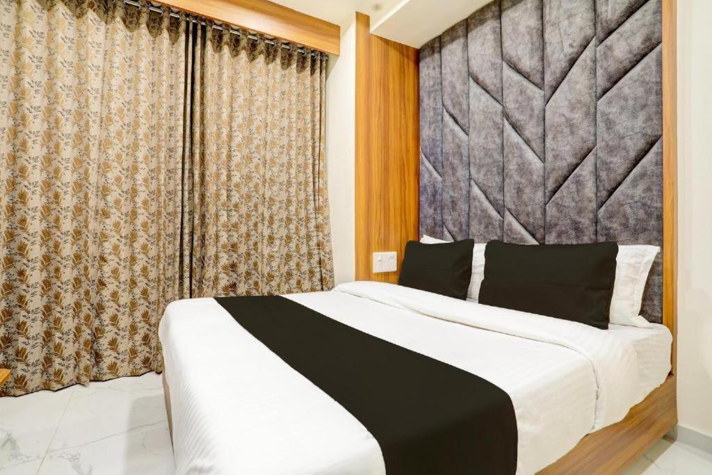 אחמדאבאד Hotel O Sun Light מראה חיצוני תמונה