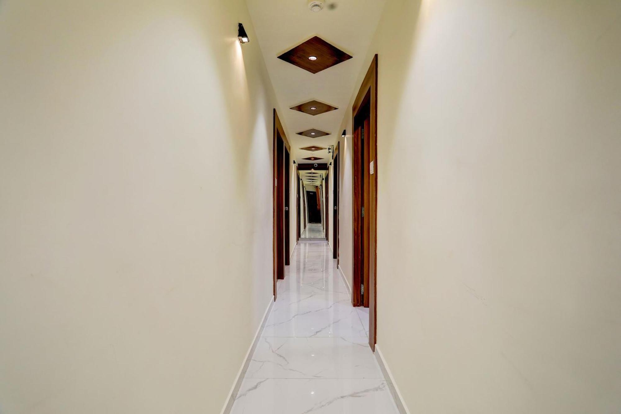 אחמדאבאד Hotel O Sun Light מראה חיצוני תמונה
