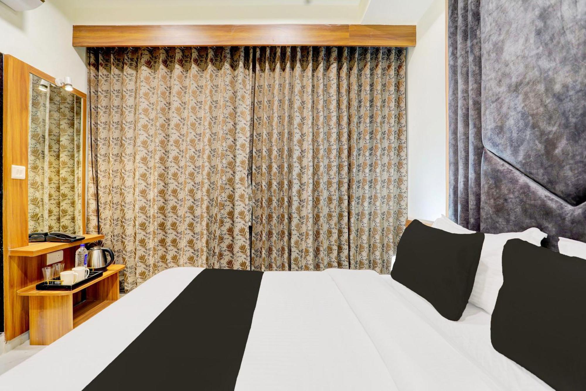 אחמדאבאד Hotel O Sun Light מראה חיצוני תמונה